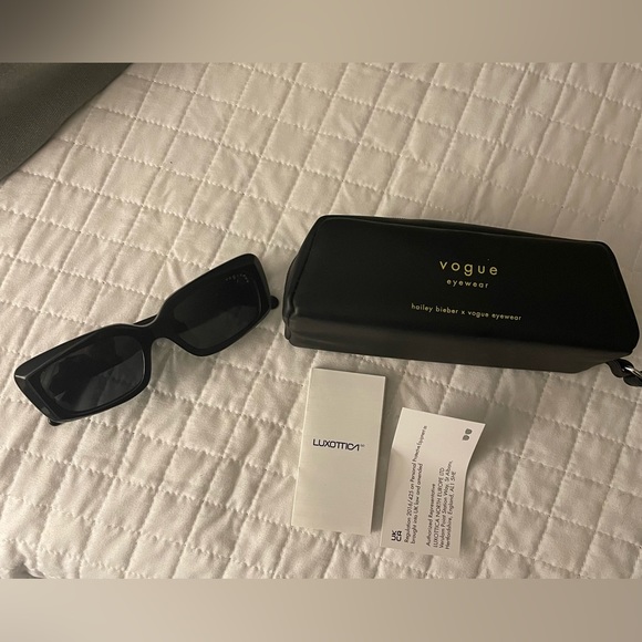 Vogue x Hailey Bieber Sunglasses - Picture 3 of 5